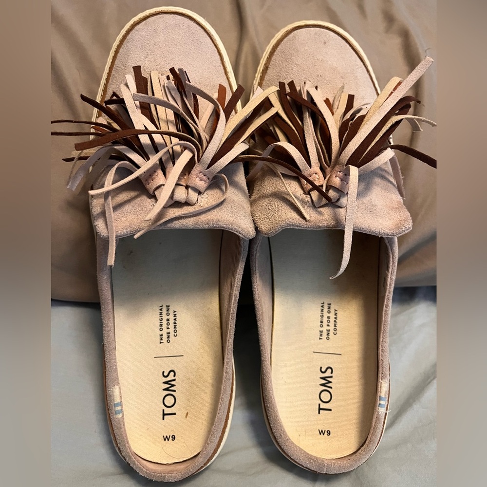 TOMS Women's Beige Suede Loafers with Fringe
